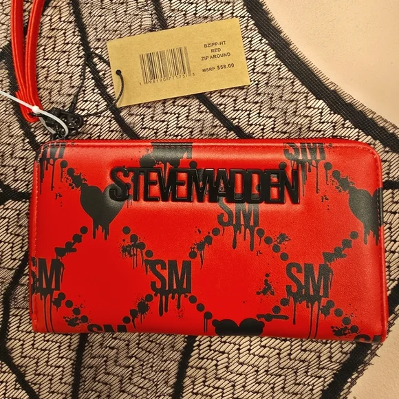 Steve Madden BZIPP-HT Red Halloween Wallet Wristlet Zip Around New! - Picture 1 of 2